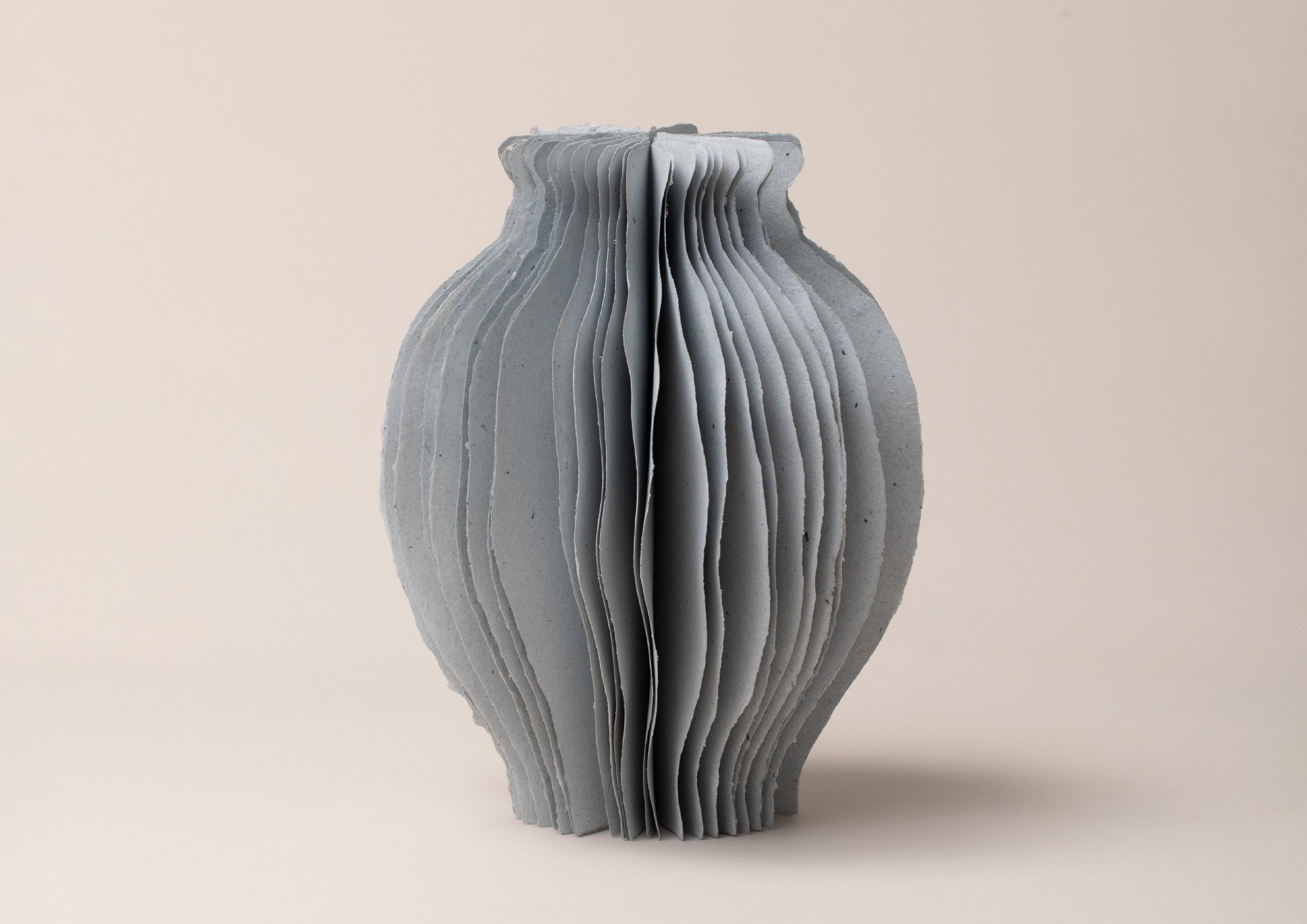 Vase / L FRAGILE BOOKS