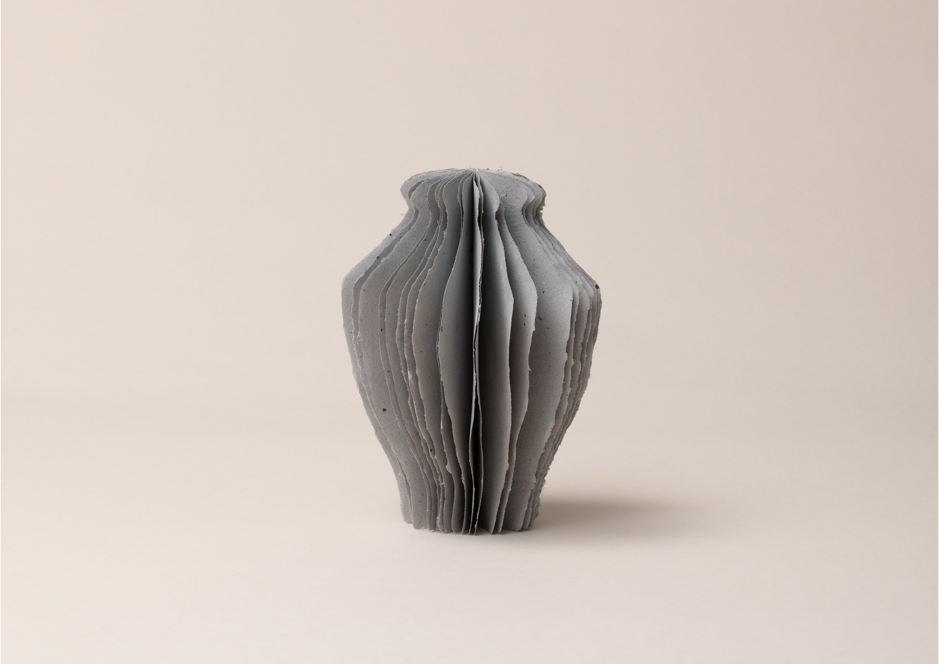 Vase / M FRAGILE BOOKS